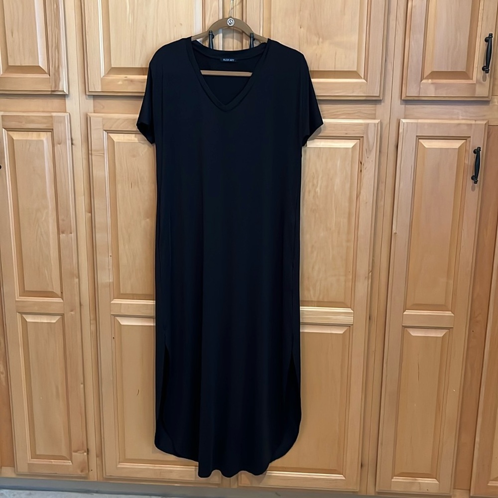 Huskary Black Short Sleeve Maxi Dress LARGE